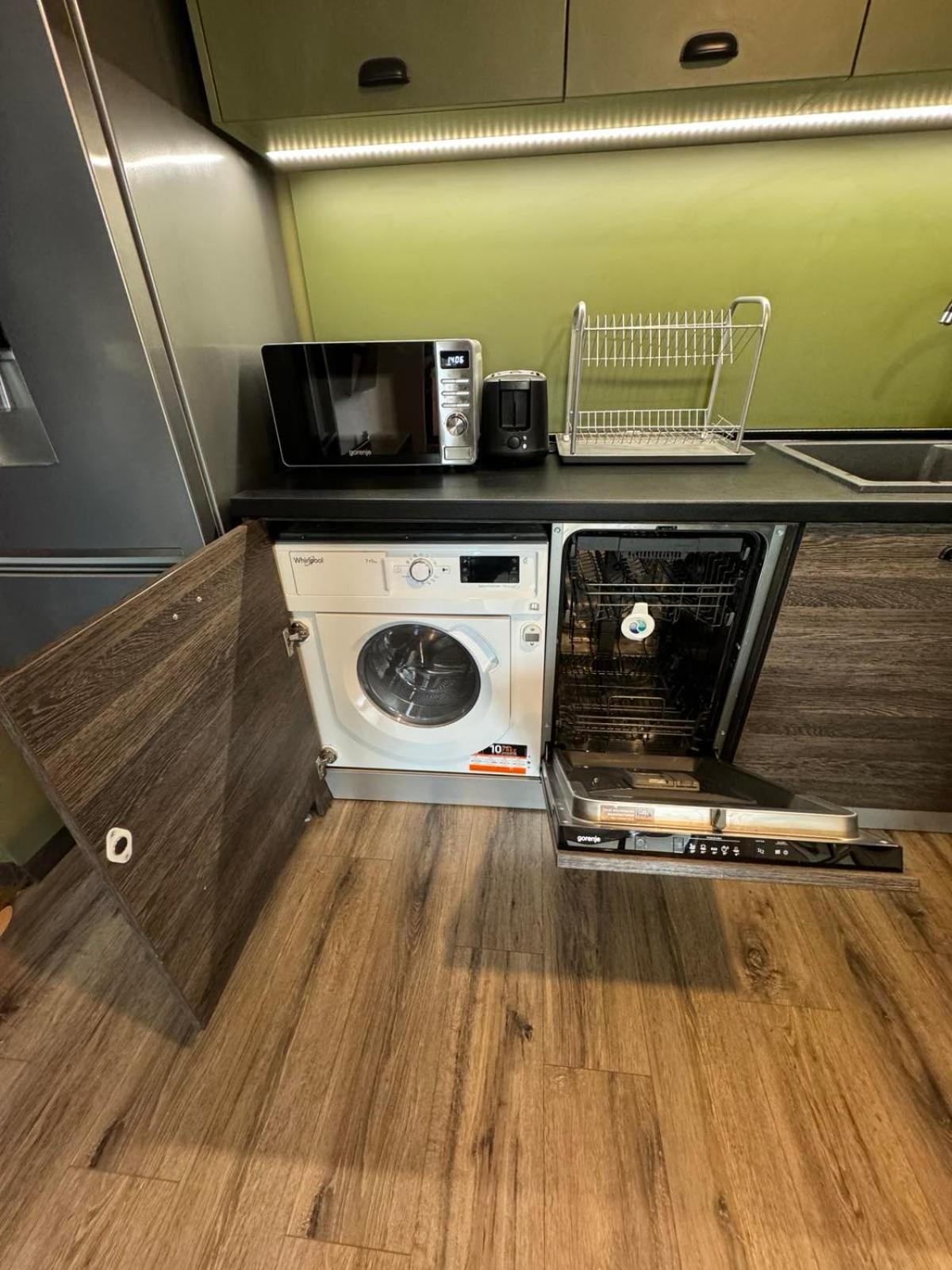 Lovely 1 Bedroom Apartment In The Heart Of ヴァルナ エクステリア 写真