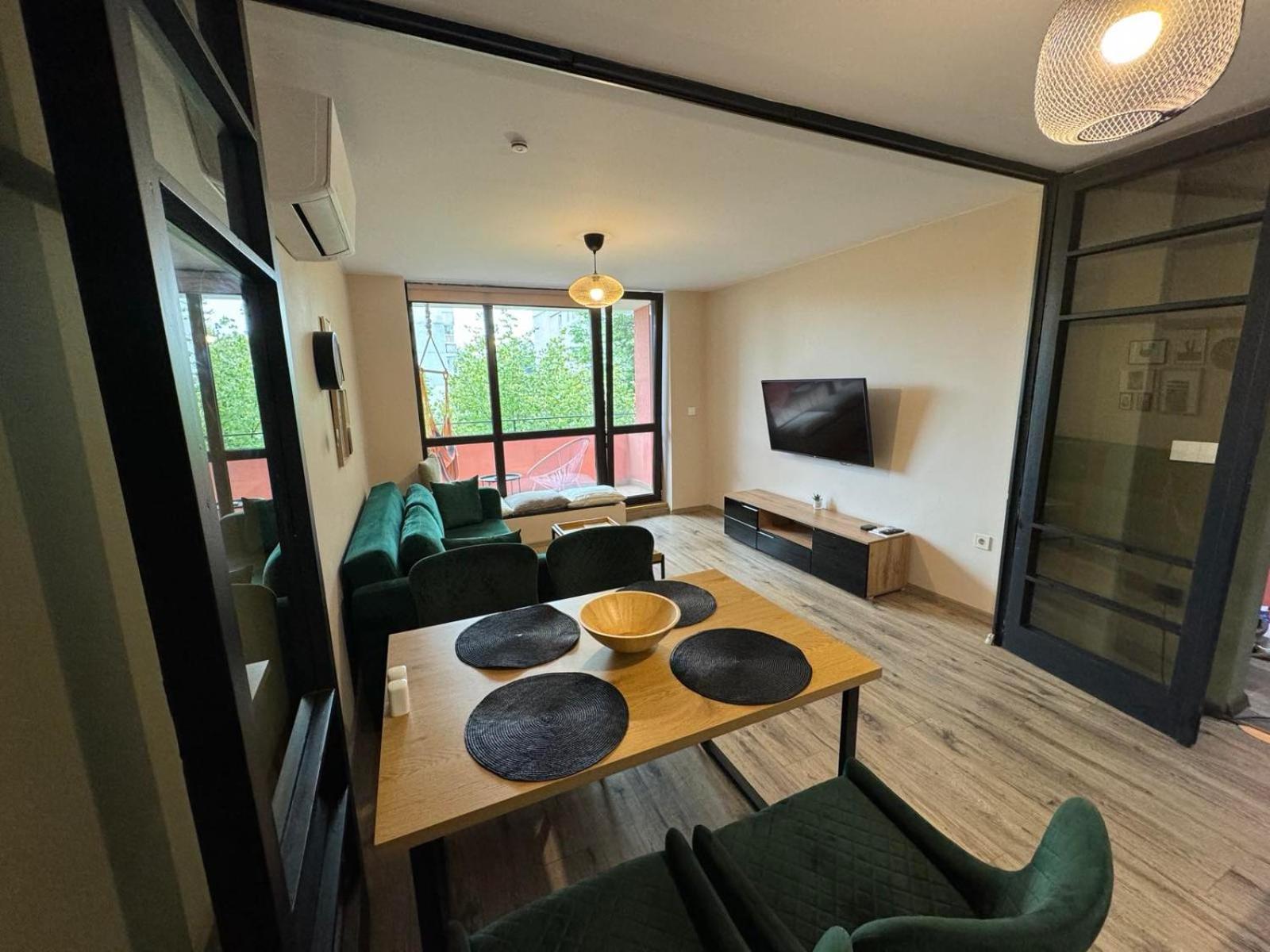Lovely 1 Bedroom Apartment In The Heart Of ヴァルナ エクステリア 写真