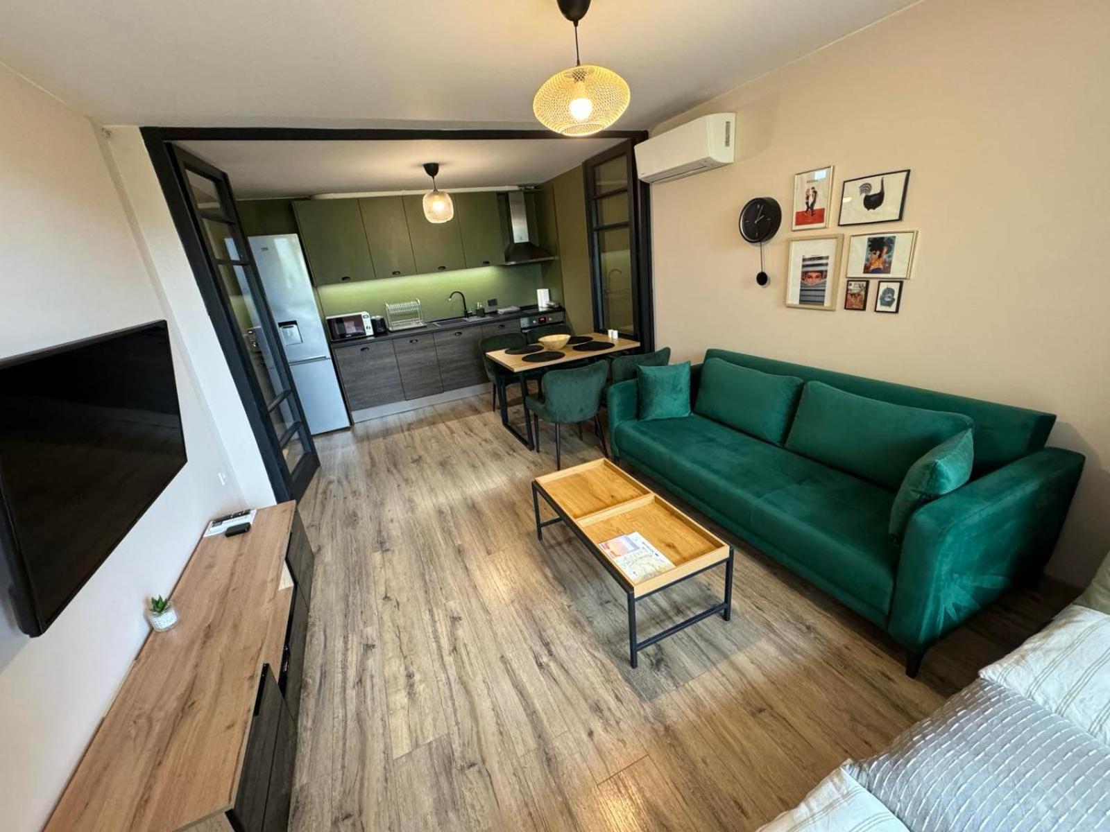 Lovely 1 Bedroom Apartment In The Heart Of ヴァルナ エクステリア 写真