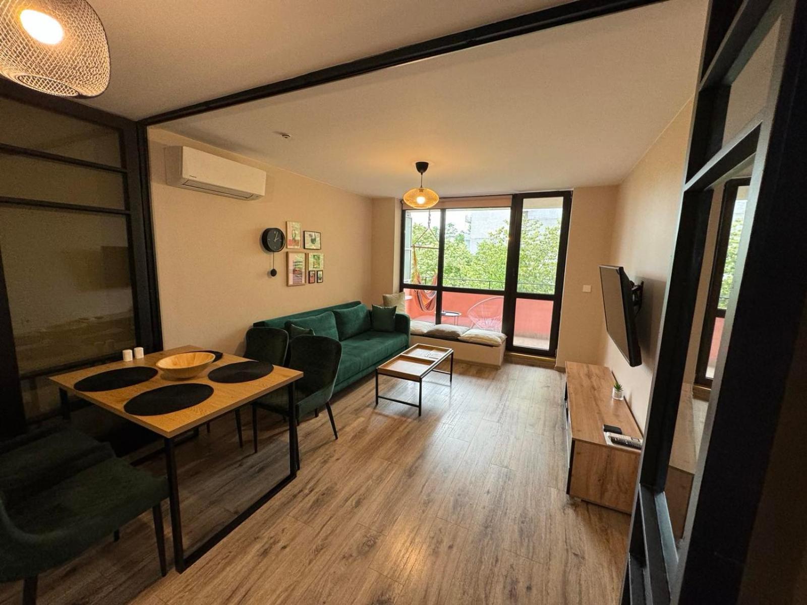 Lovely 1 Bedroom Apartment In The Heart Of ヴァルナ エクステリア 写真